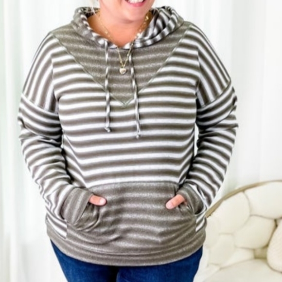 Nwt Olive stripe long sleeve pullover hoodie - Picture 4 of 5